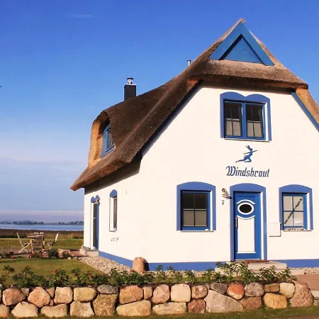 Holiday home Reetdachhaus Windsbraut