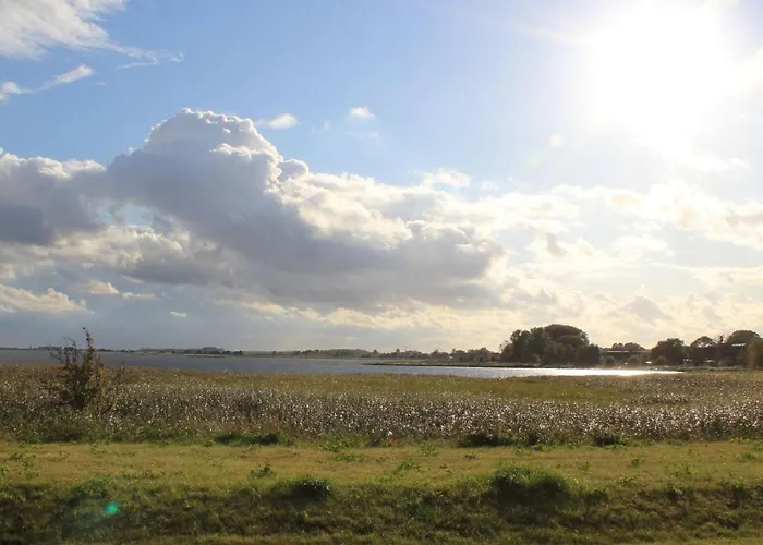 Semesterbostad Reetdachhaus Windsbraut Breege